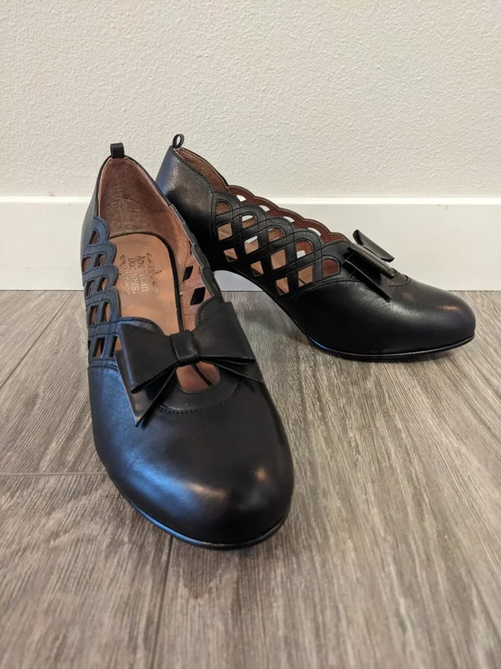 American Duchess Jessie Pumps Size 8W NWOB